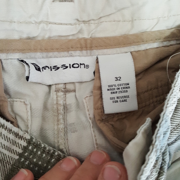 Plaid men's cargo shorts - Picture 2 of 2